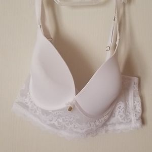 White Daisy Fuentes Bra 40C